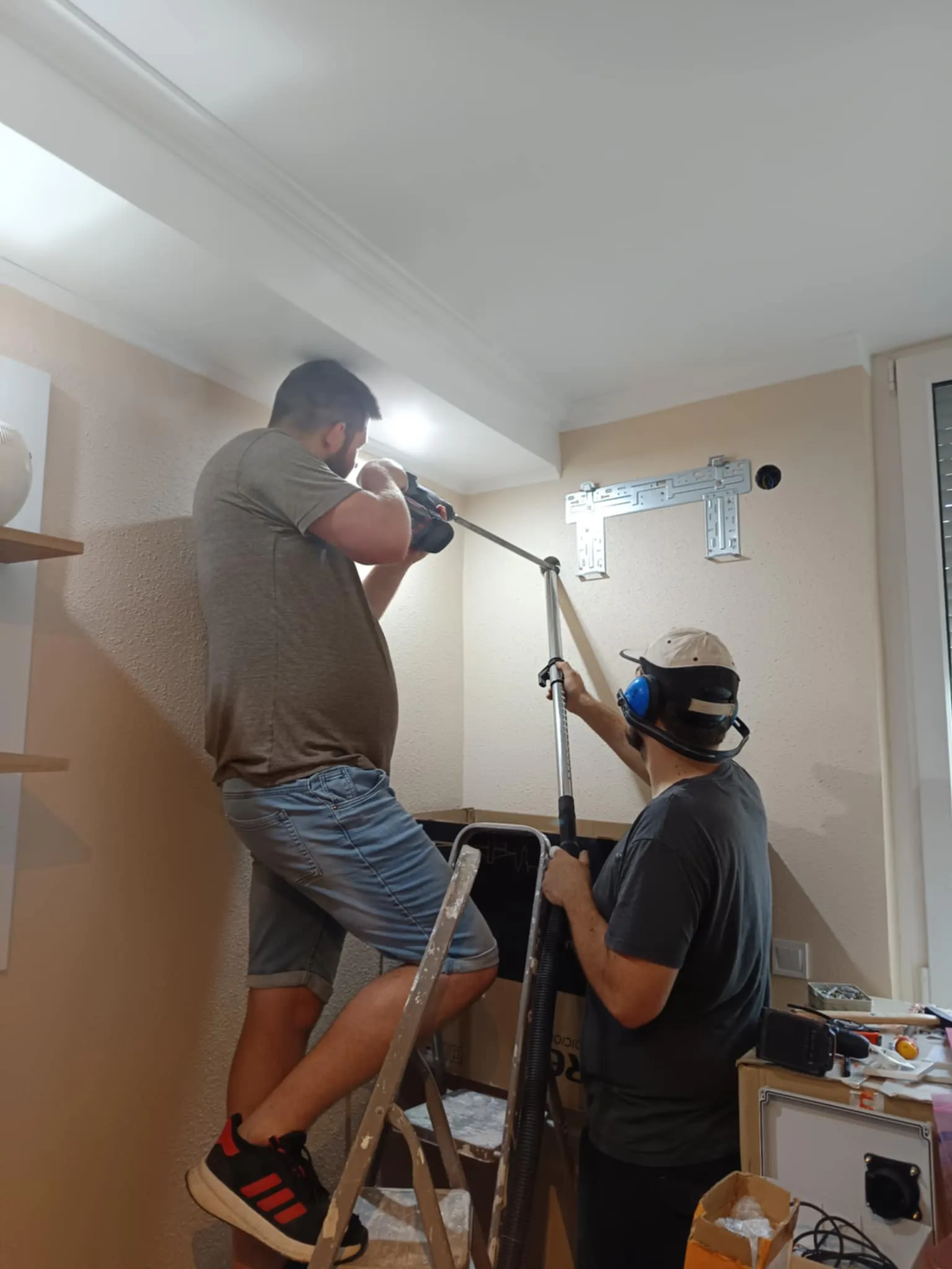 Klímaszerelés - Belső egység telepítése